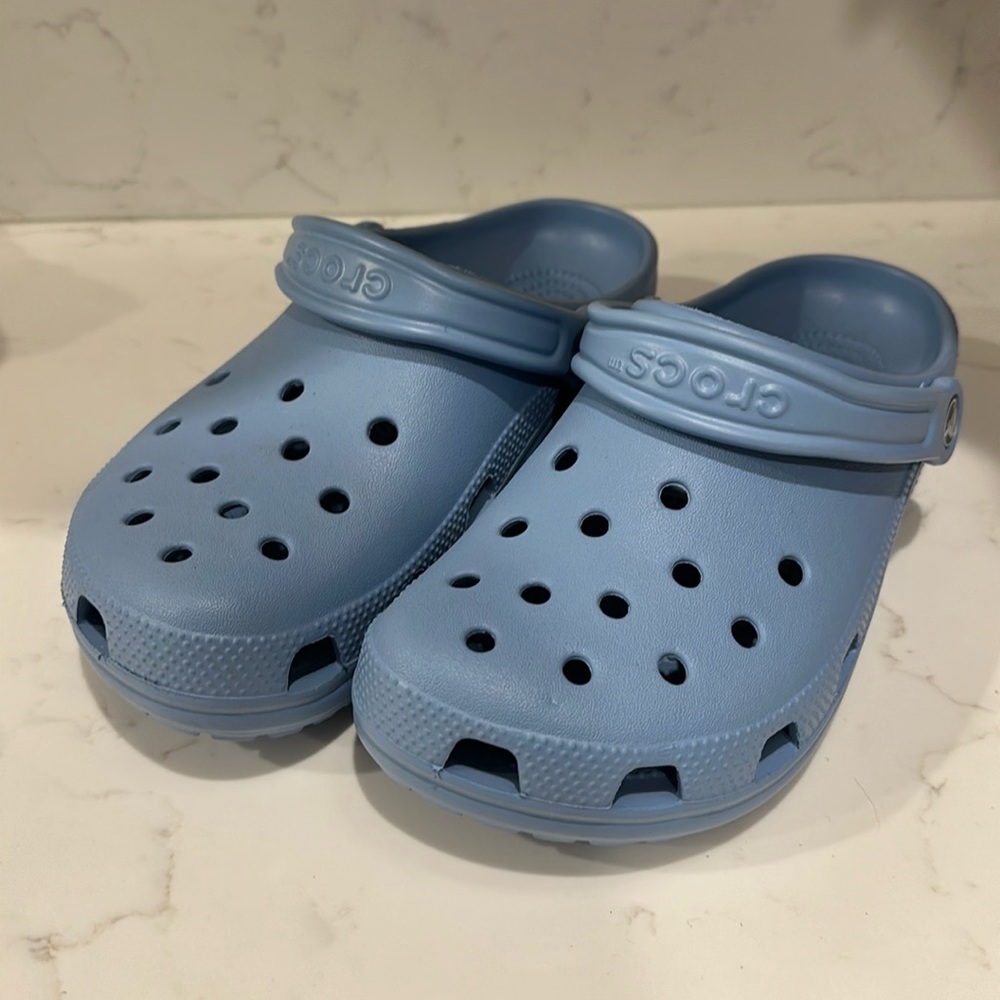 Crocs classics NWOT unisex